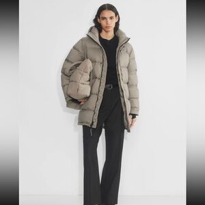 Aritizia Super Puff Mid in Modern Taupe size Med